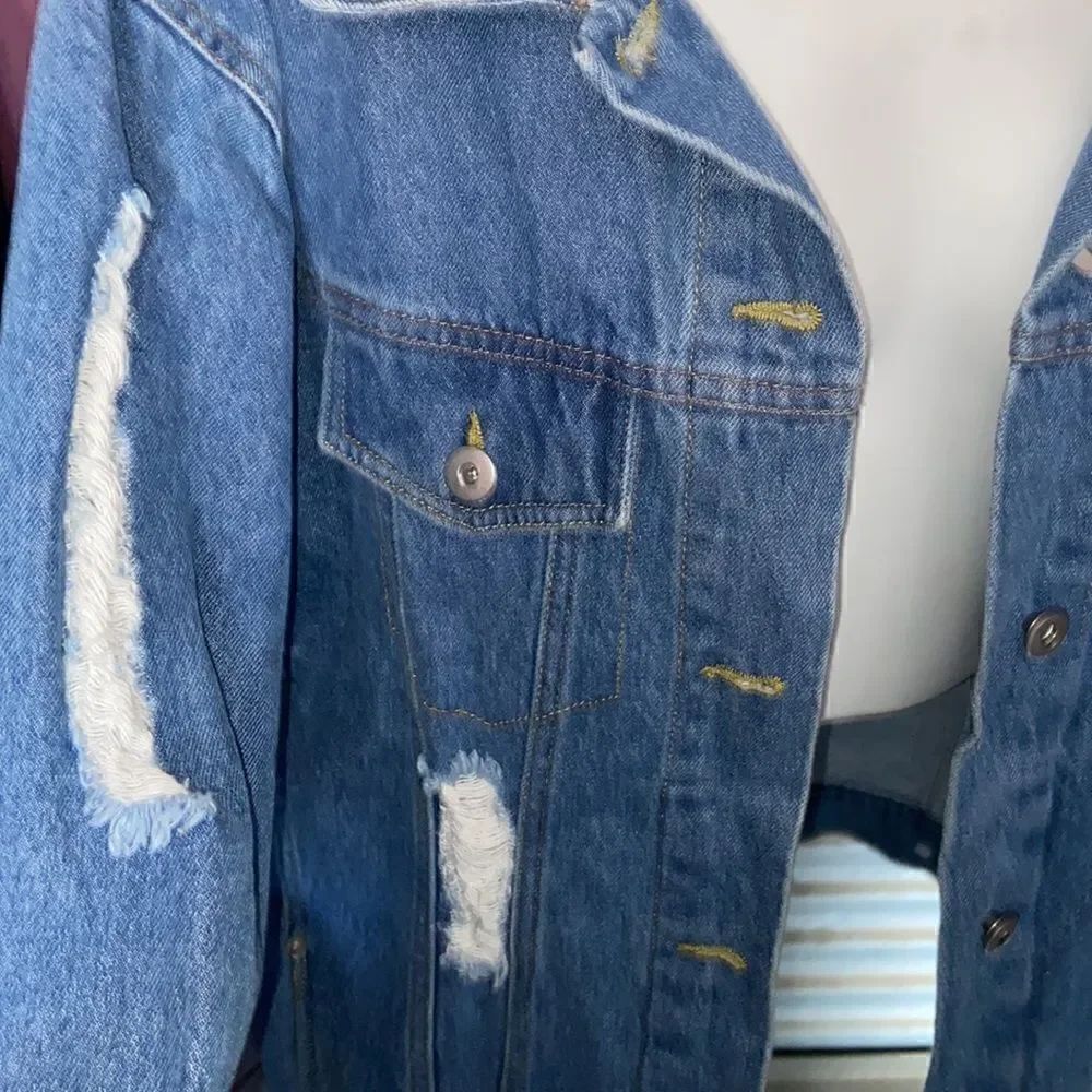Love Tree Oversized Distressed Denim Blue Jean Jacket Medium - Picture 5 of 8